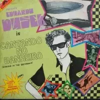 CANTANDO NO BANHEIRO